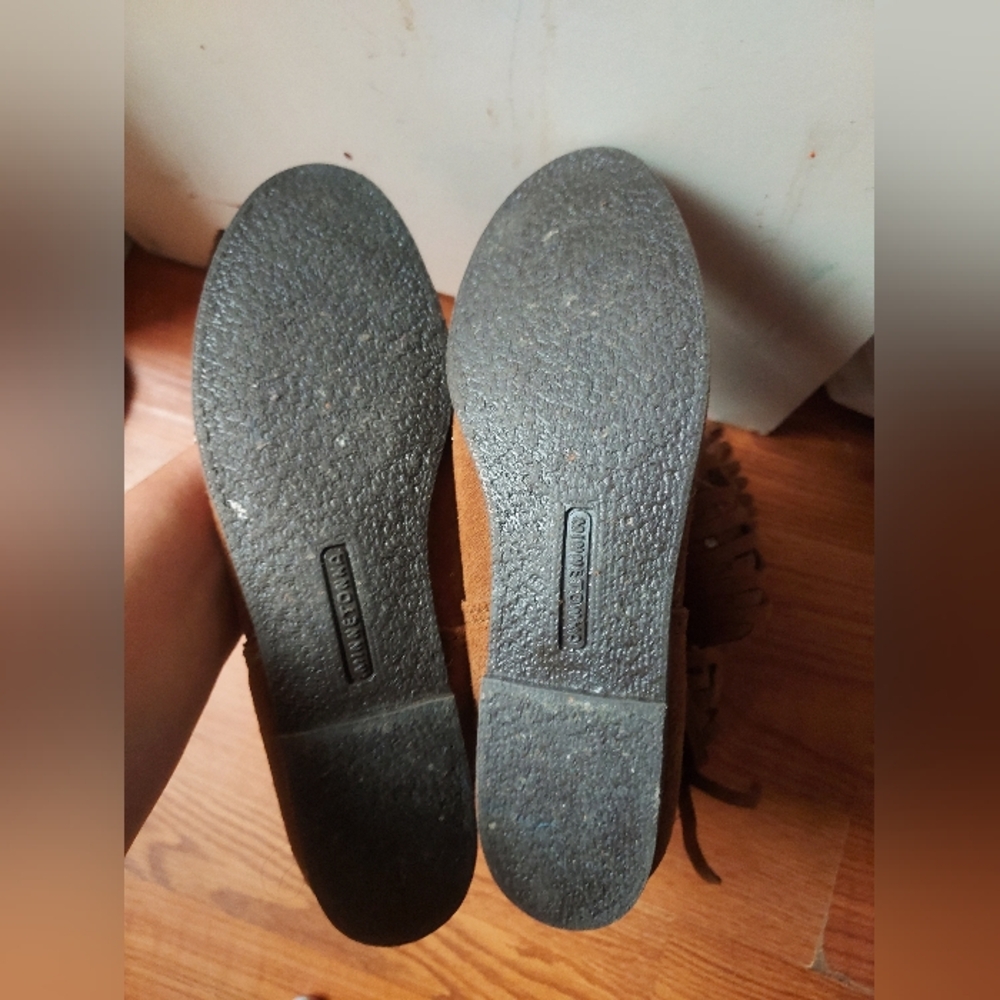 Minnetonka Boots - Picture 10 of 12